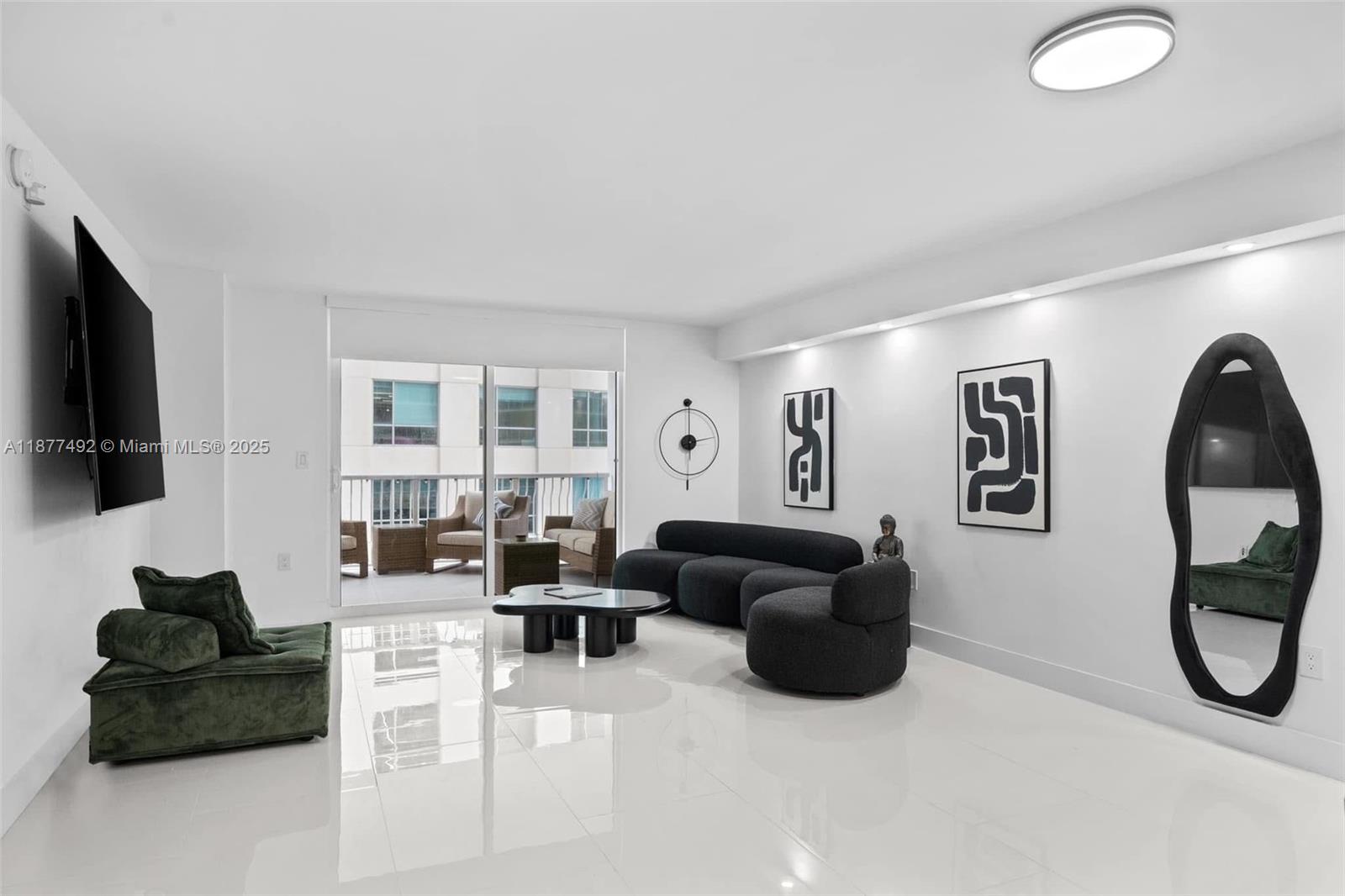1200 Brickell Bay Dr, Miami, FL — $5,500/mo